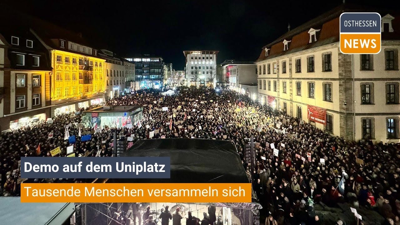 FULDA: Friedliche Demo auf dem Uniplatz - Tausende Menschen versammeln sich