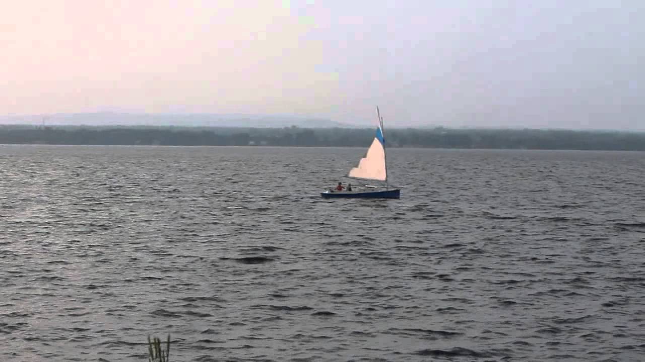 Bay Hen 21 gaff-rigged catboat