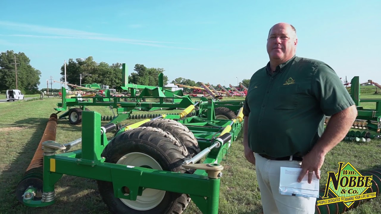 Jim Probst from WM Nobbe explaining the benefit of the Model 46 Kelly Tillage System