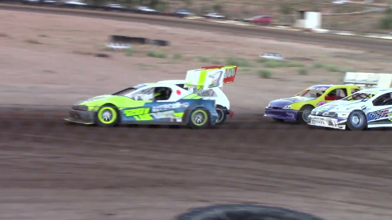 Namakwaland  Ovaalbaan Stockcars -  Springbok SA - 2.1 Modifieds Heat 1 - 22.2.25