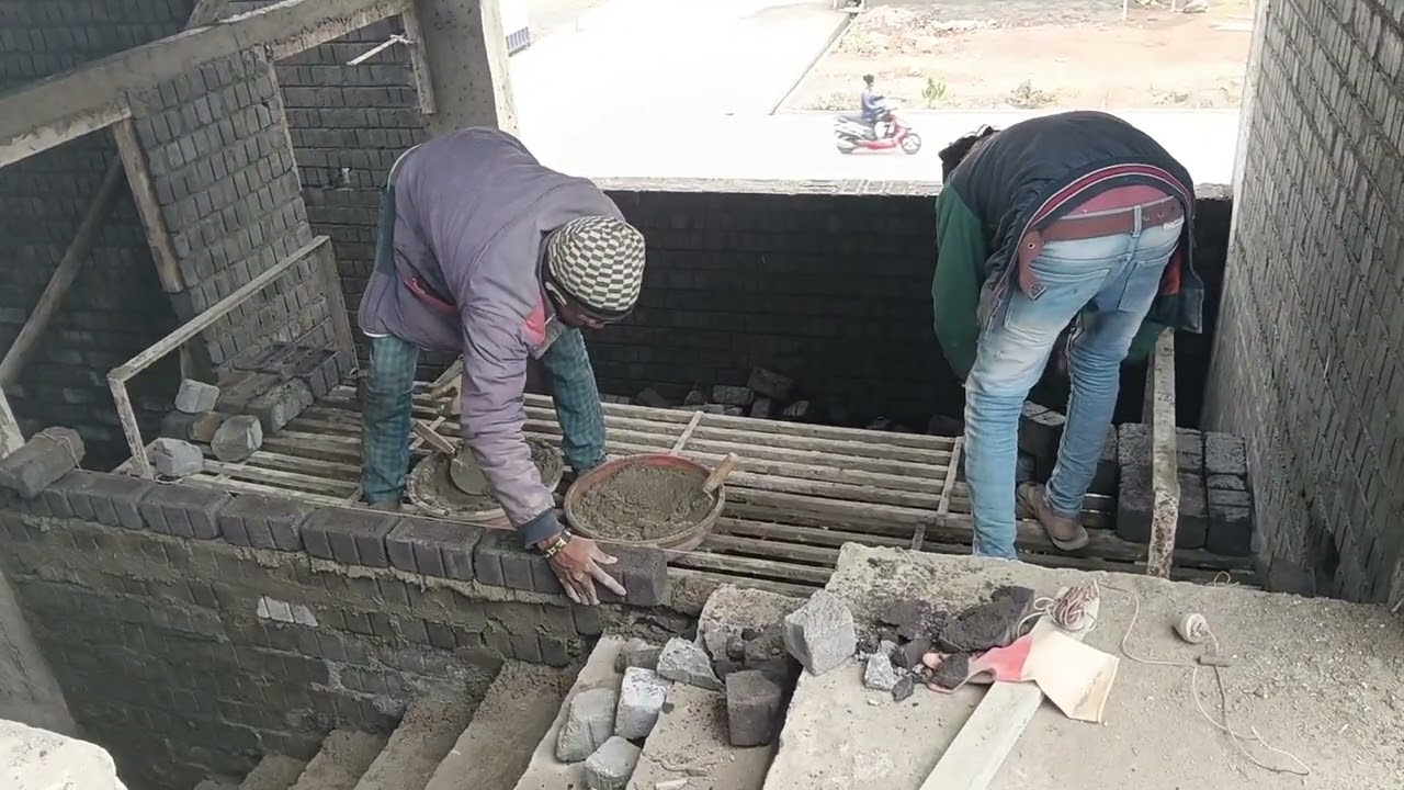 #construction, #hardwork, और #minivlog ज़रूर लिखें।इमोजी: ईंट (🧱), हथौड़ा (🔨), या मेहनत वाले
