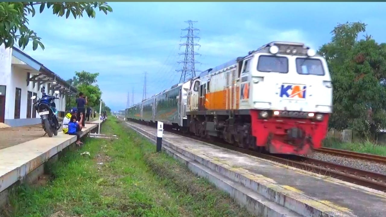 KLB Bawa 2 Panoramic !! Kereta Turangga Kena Taspat