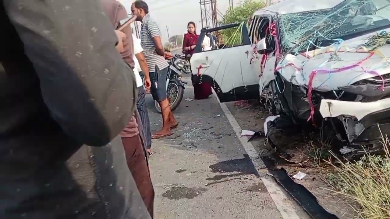 #car hadsa #newbreza#up sadak hadsa