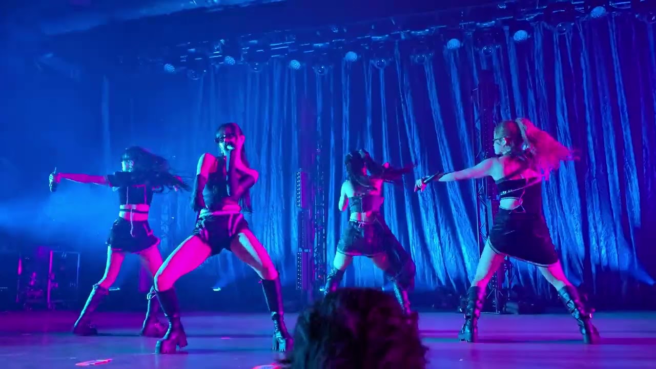 Kiss of Life - Igloo [FANCAM] - Kiss Road Tour in Phoenix