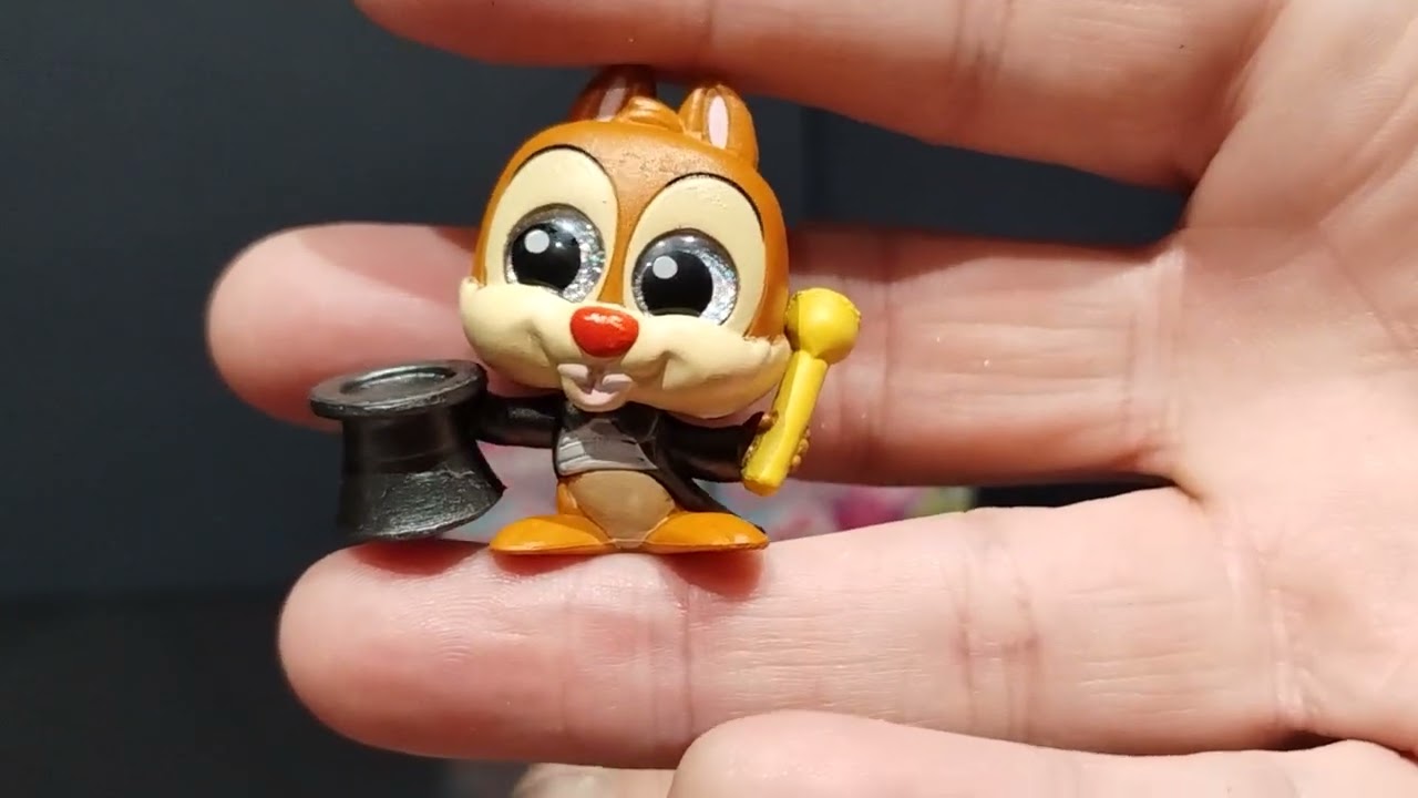 Unboxing Disney doorables 
