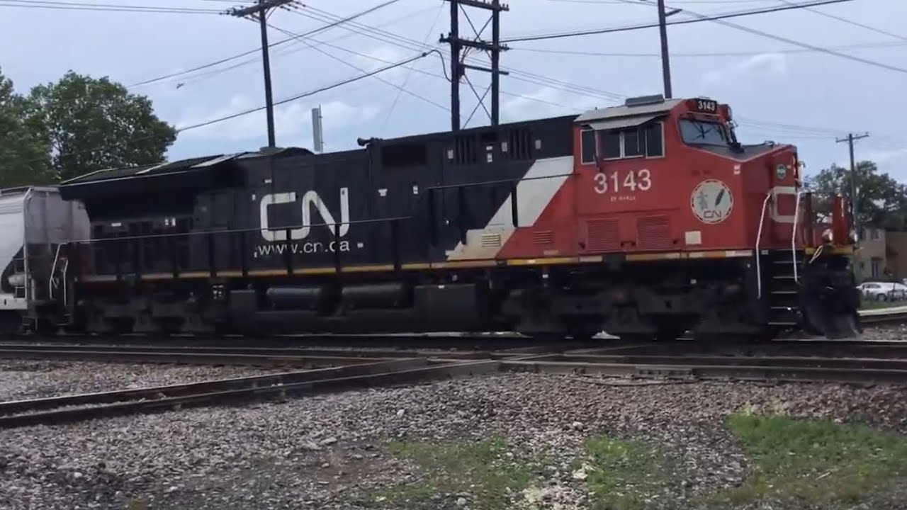 A CN ET44AC Slowly Pulls a Manifest Heading Eastbound into Winnipeg. (06/28/2020)