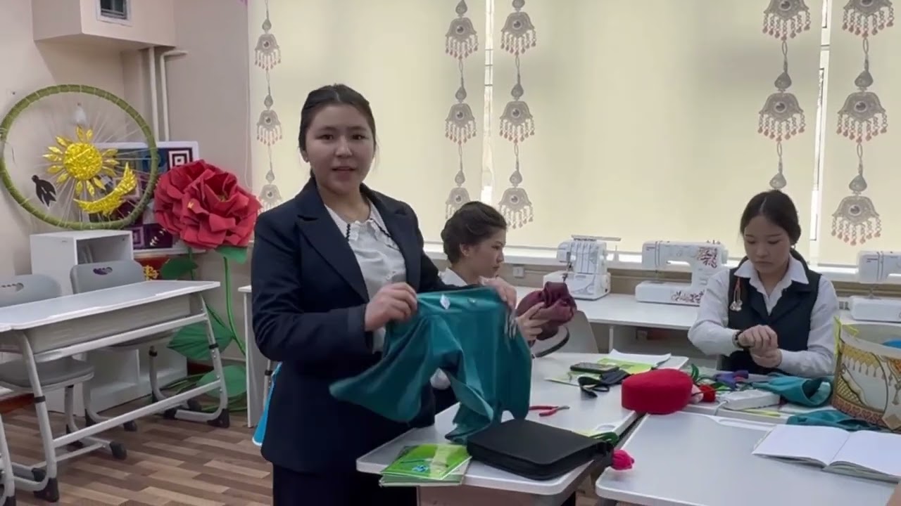 №177 МГ Көркем еңбек мұғалімі Акылбекова Шолпан Дуйсембаевна.  