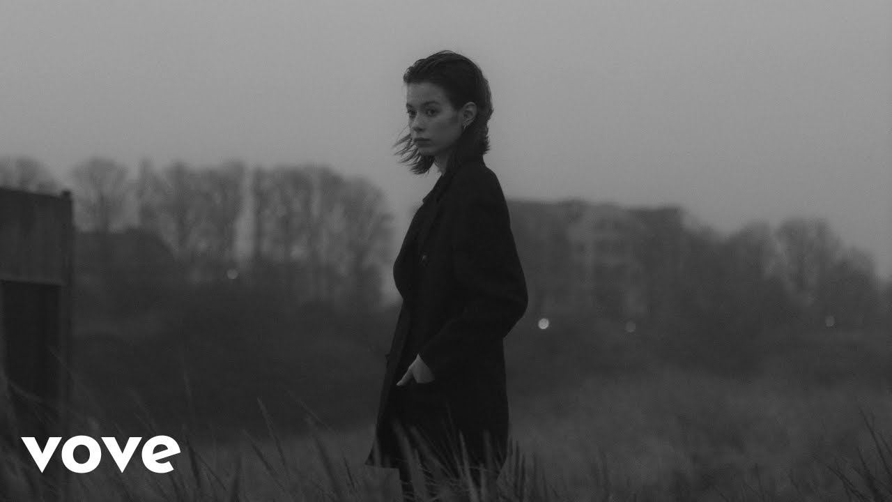 Novi - A Broken Dreams (Official Music Video)