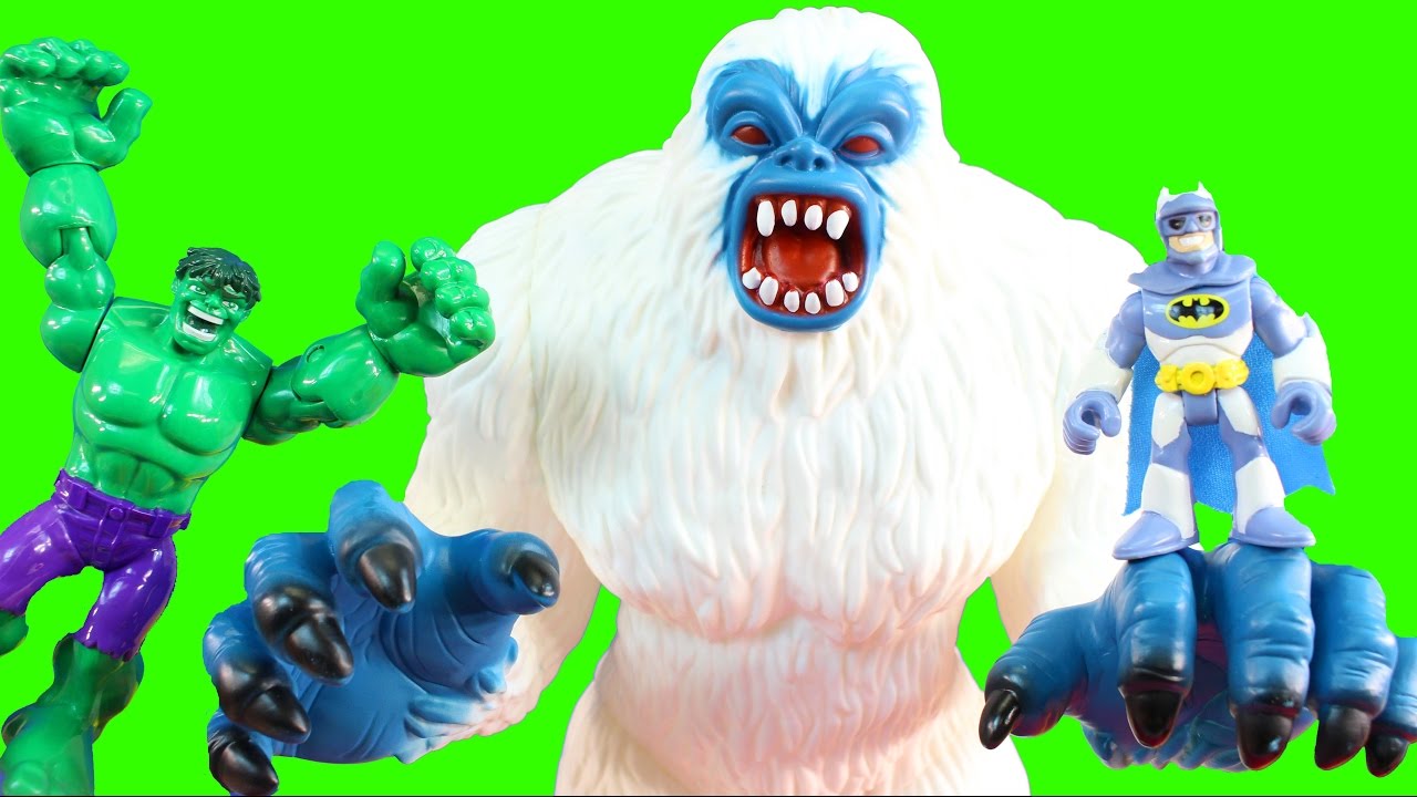 Mr. Freeze Makes Replicating Blaster | Hulk & Batman Save The Day
