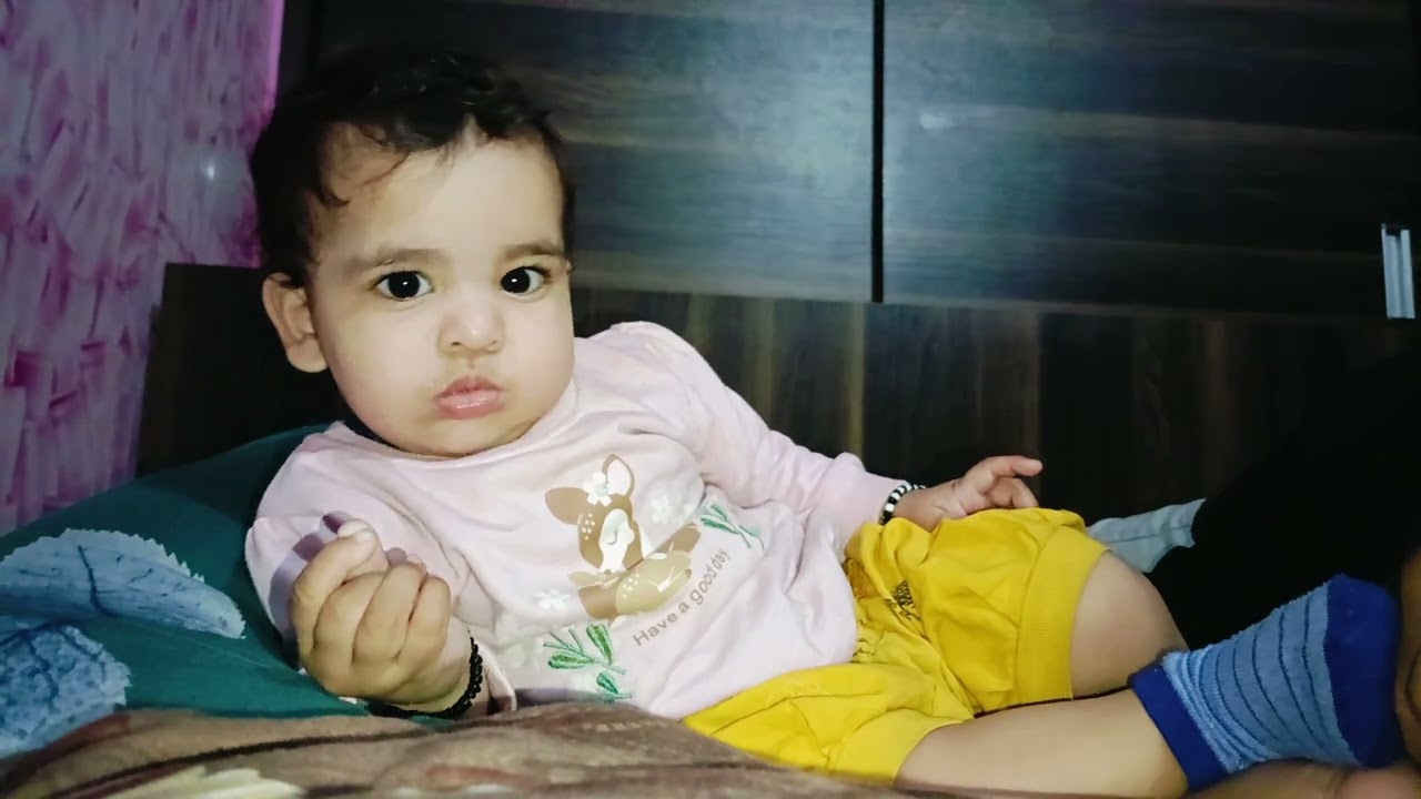 सुबह में दीदी उठा रही है बेबी 🍼 पेपर के लिए  Babu blog 
