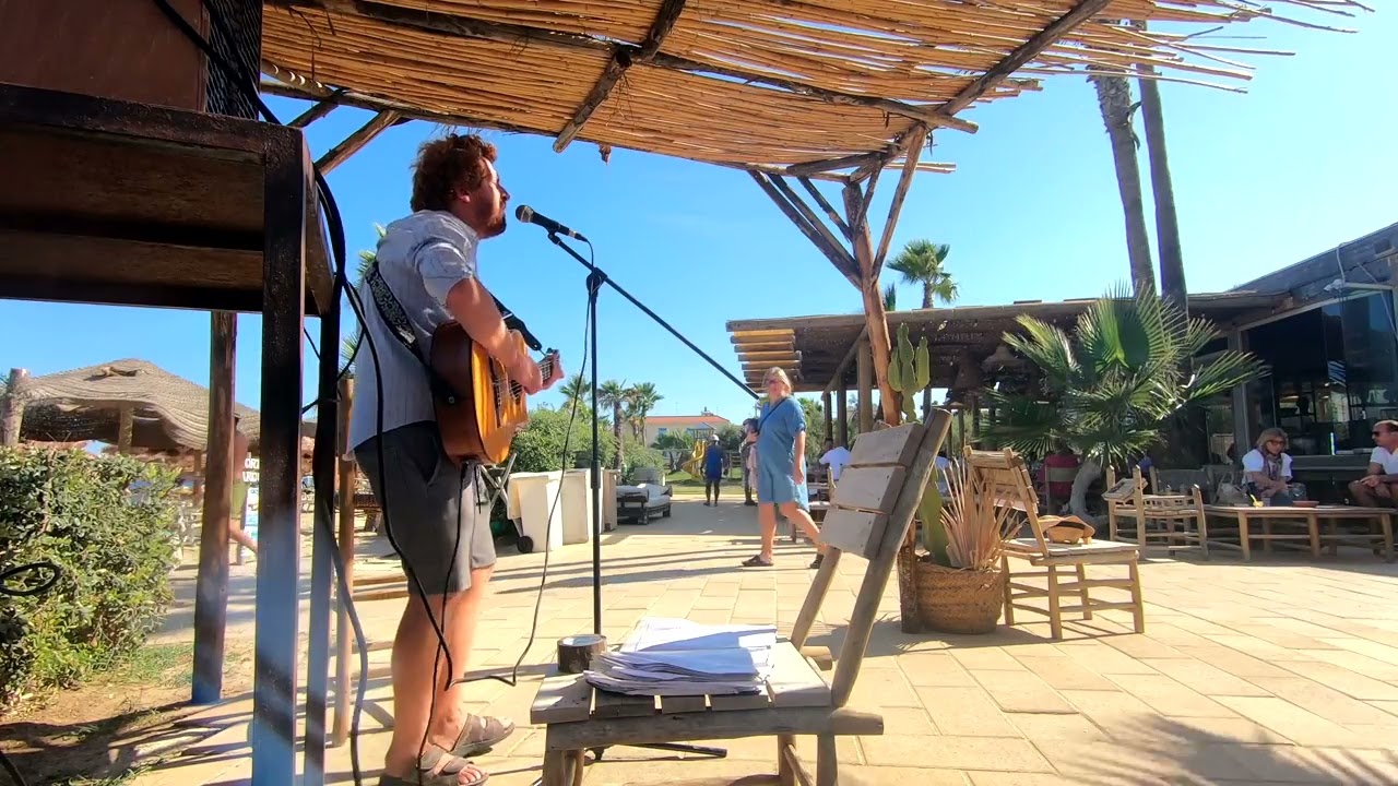 Agua Beach , Acoustic Live Music - Andrea Grimaldi in arte 