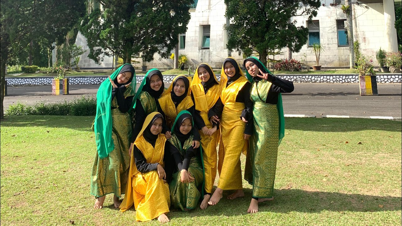 Tari Zapin Melayu Ya Salam -12 IPS 3 // MAN 1 BUKITTINGGI