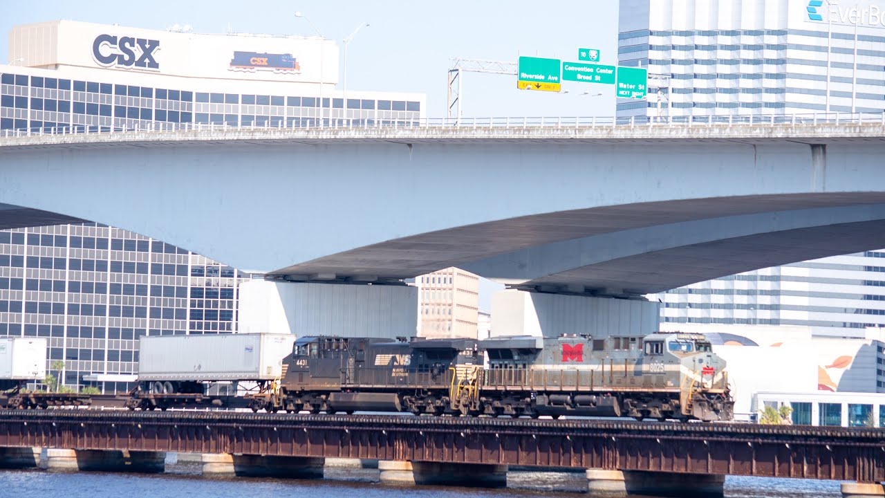 KCS sd70ace on NS 281, sd40-2 trails on I026 and NS Monongahela on NS 29F @ Jax bridge