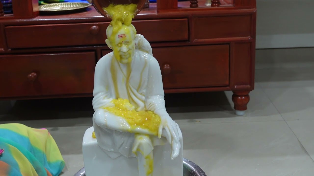 Baba Closing Eyes While Doing Milk Abhishekam /Thursday Divine Vlog/ #madrasmomonduty