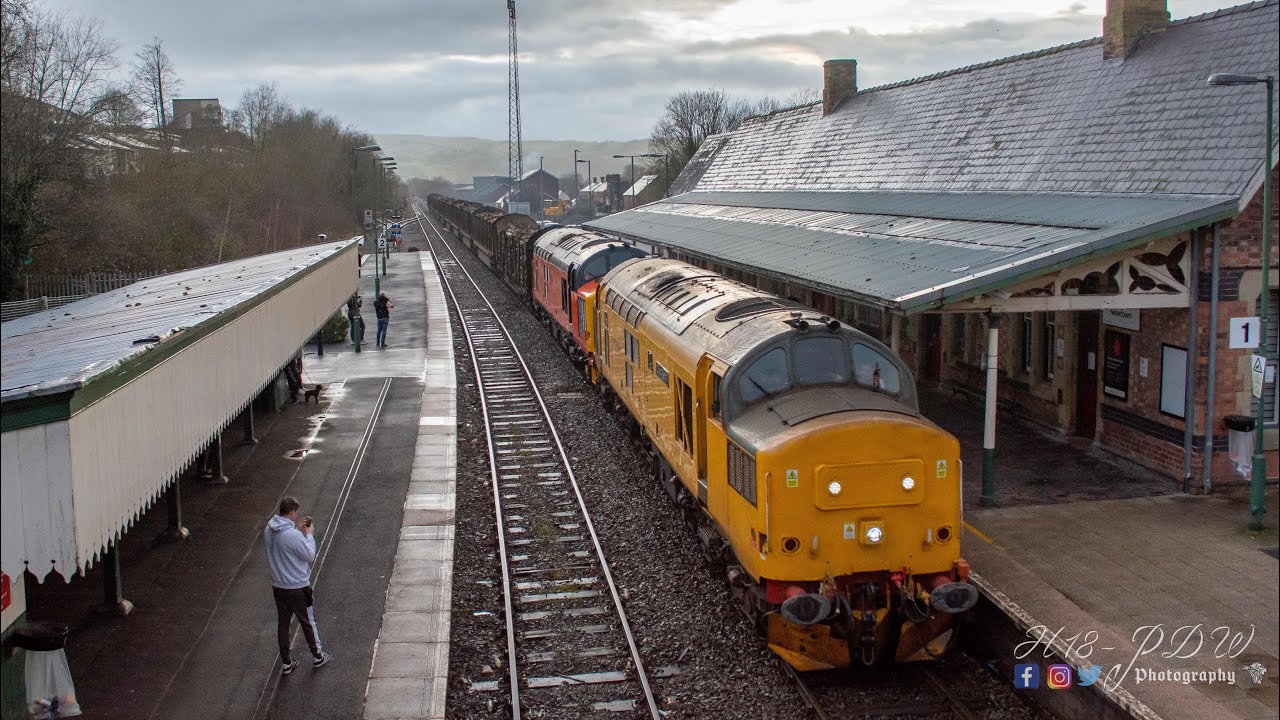 Log train. Aberystwyth to Kronaspan Chirk.(4K)