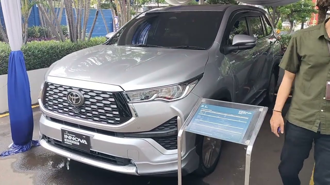 In Depth Tour Review Toyota Kijang Innova Zenix Q Hybrid  Modellista Non RSE [AG10]