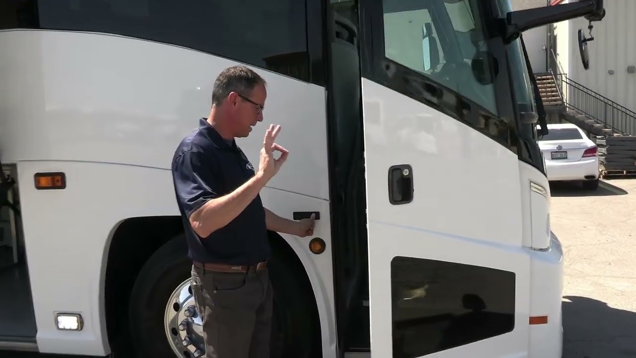 2017 MCI J4500 Highway Coach C67892