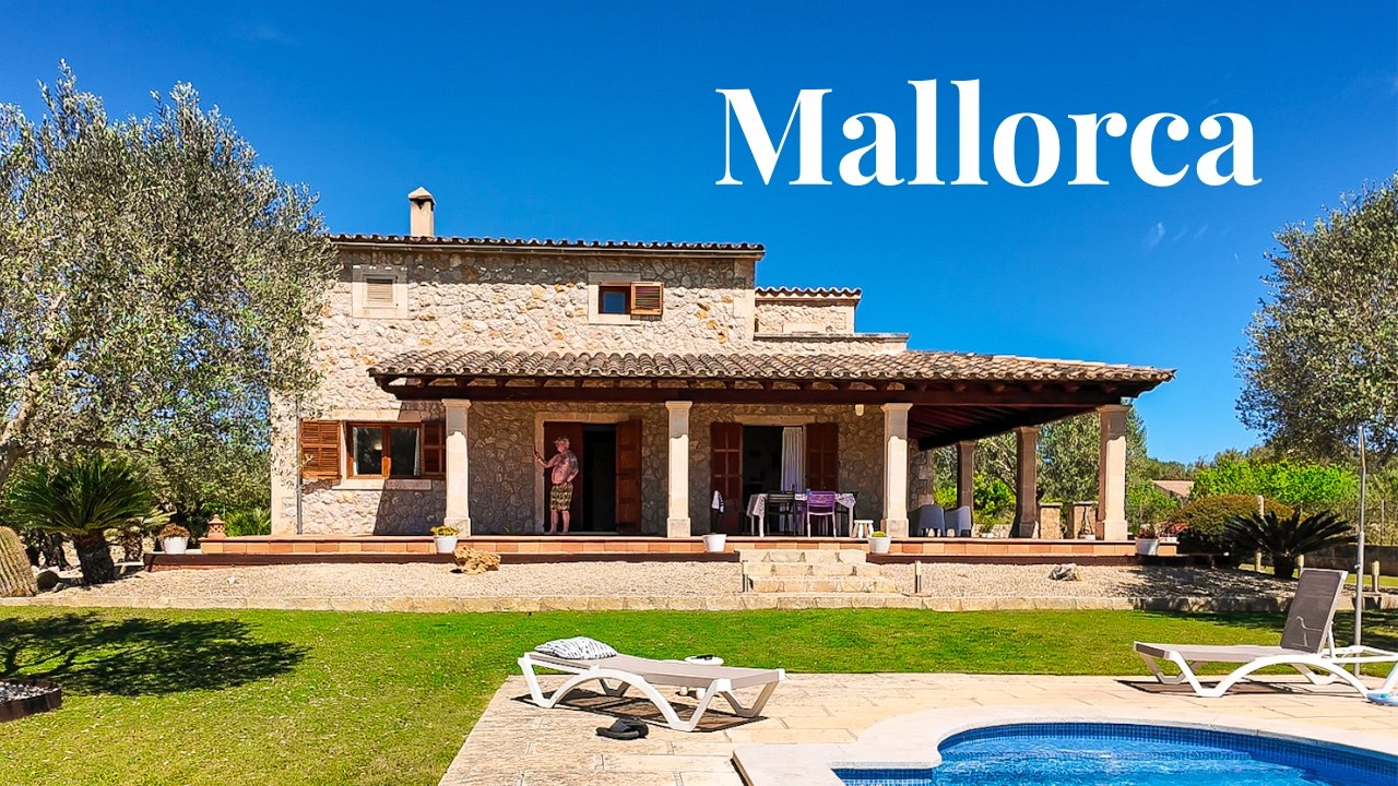 We stayed in a traditional Mallorca Finca... I didn’t expect this 🇪🇸