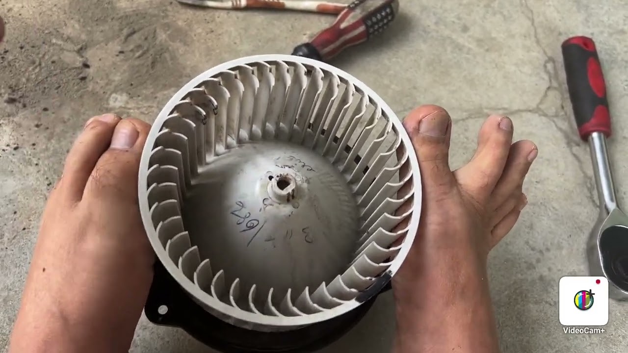 Vệ sinh quạt điều hoà Mazda 2 / Clean the air conditioner fan mazda 2