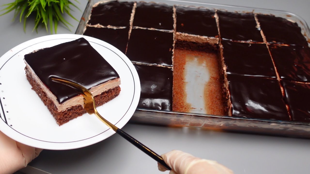 أسهل واسرع كيكة شكولاته ٣ طبقات وبحجم عائلي بدون ادوات وبمكونات كلها فالبيت 👌😋