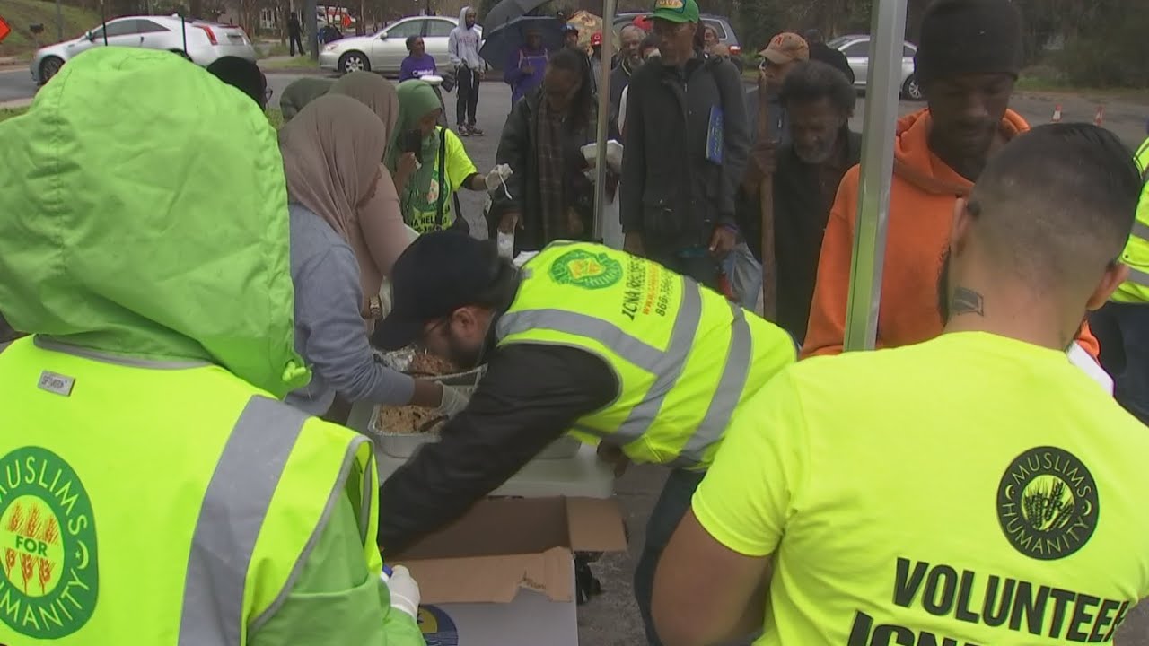 ICNA serves hot meals to homeless