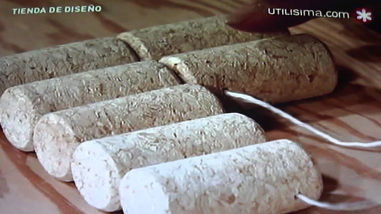PROFA.ANABEL VELAZQUEZ EN UTILISIMA TAPETE ELABORADO CON CORCHOS HERMOSO