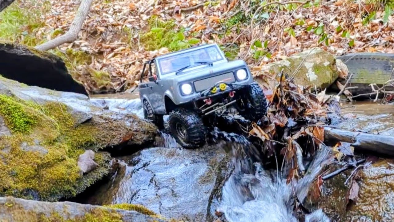 Redcat Gen 9 crawling the creek