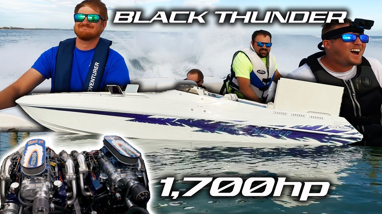 Этот моторный катер Black Thunder мощностью 1700 л.с. бороздит просторы Атлантического океана!