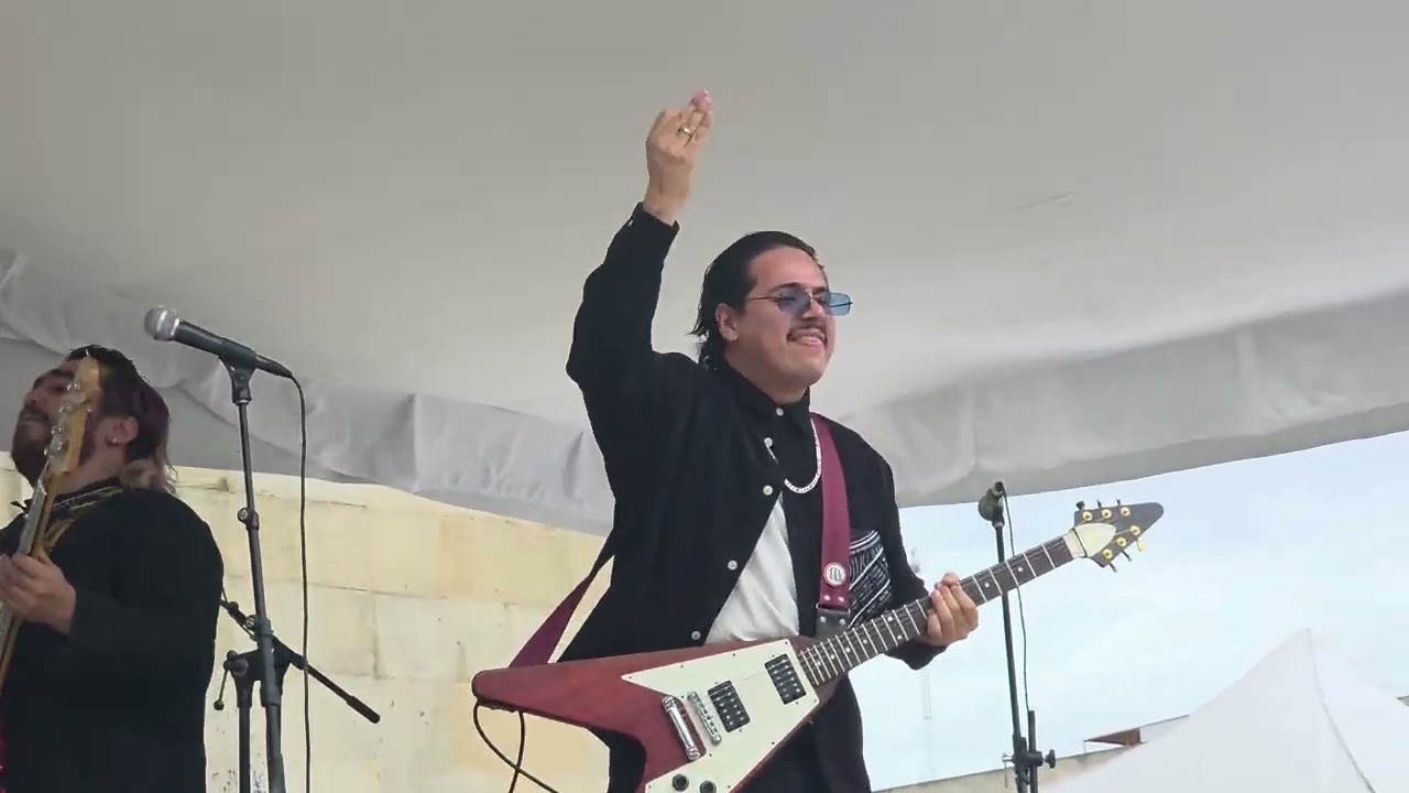 Barney Gombo - Intocable