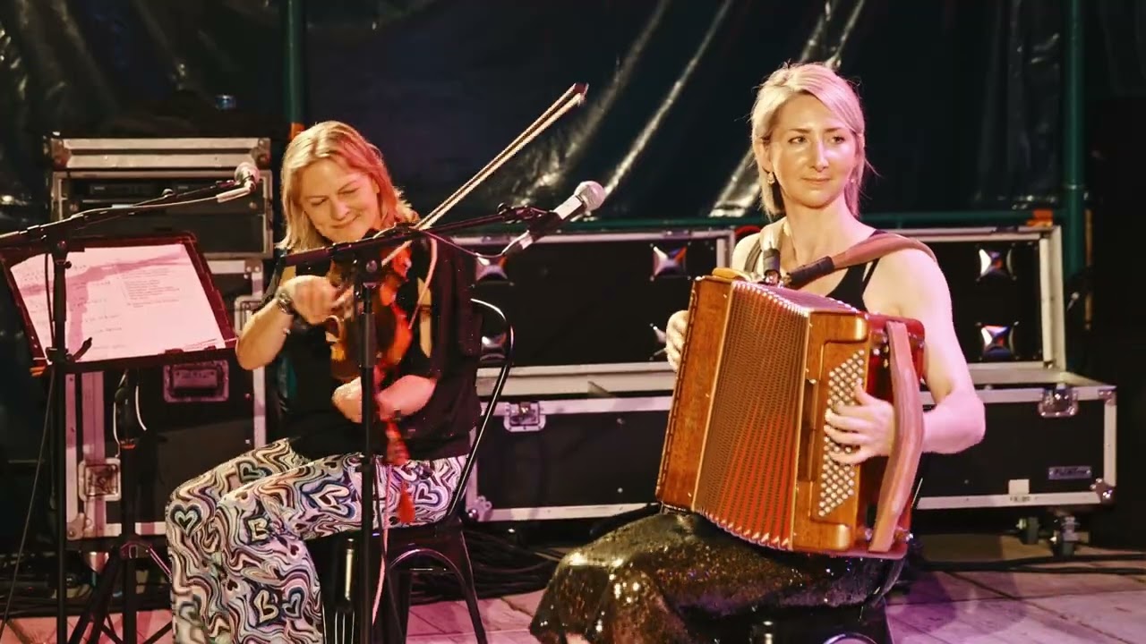 Airboxes feat. Eilidh Shaw, Amy Henderson & Ross Martin '⁠Mr Müller & Bruxas'