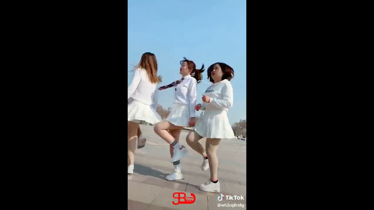 Japon gençler Kürtçe halay eşliğinde kopuyor.müziklerin orijinal adresleri açıklama bölümünde .