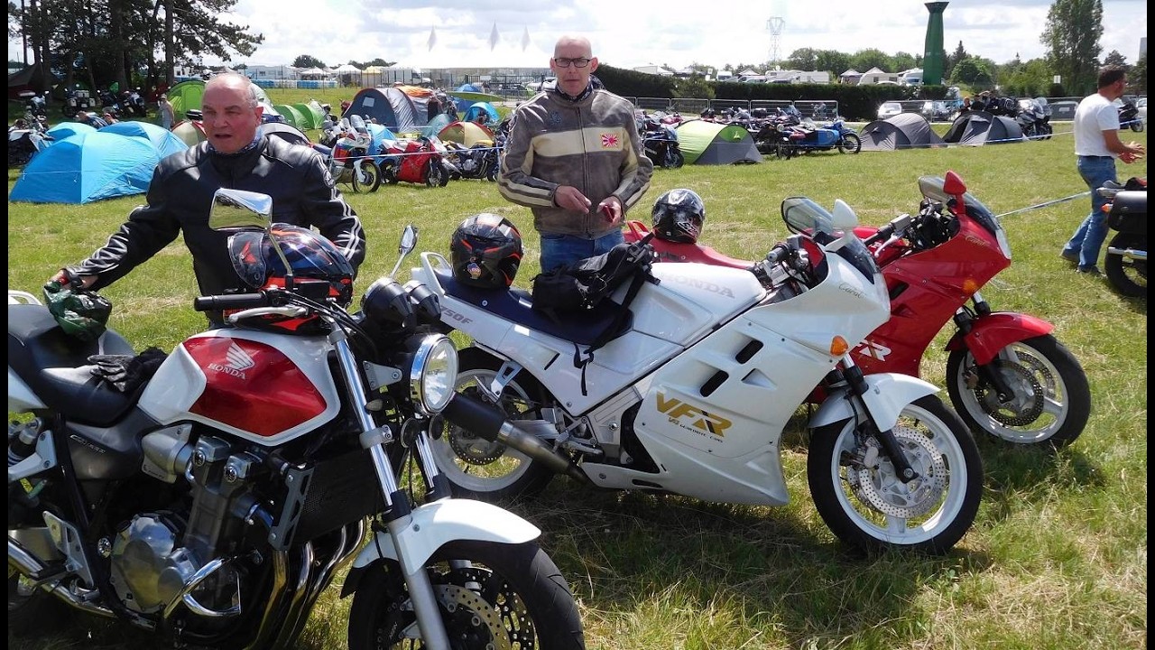 Arrivée aux coupes moto légende 2018