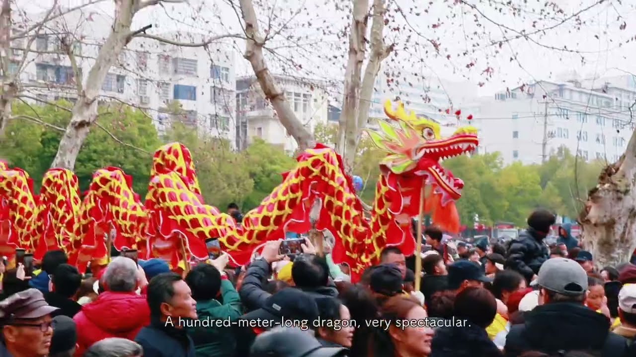 Lantern Festival: A hundred-meter-long dragon parade in Yiyang's Ming-Qing ancient Lane.