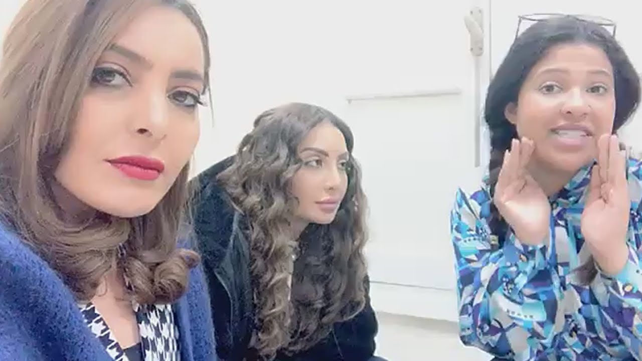 فاطمه الصفي تلعب مع نور الغندور ولولوه الملا لعبة الاسئله😂