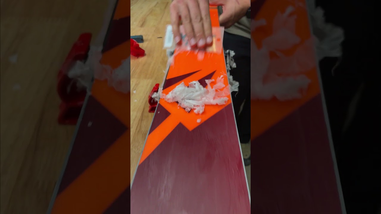 Ski waxing ASMR 🔊 #shorts