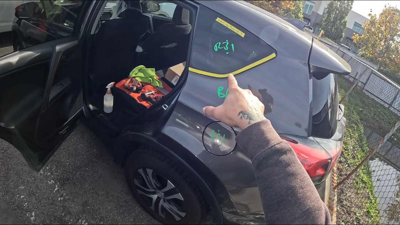 2018 RAV4 Quarter Glass Pull (Комедия ошибок)