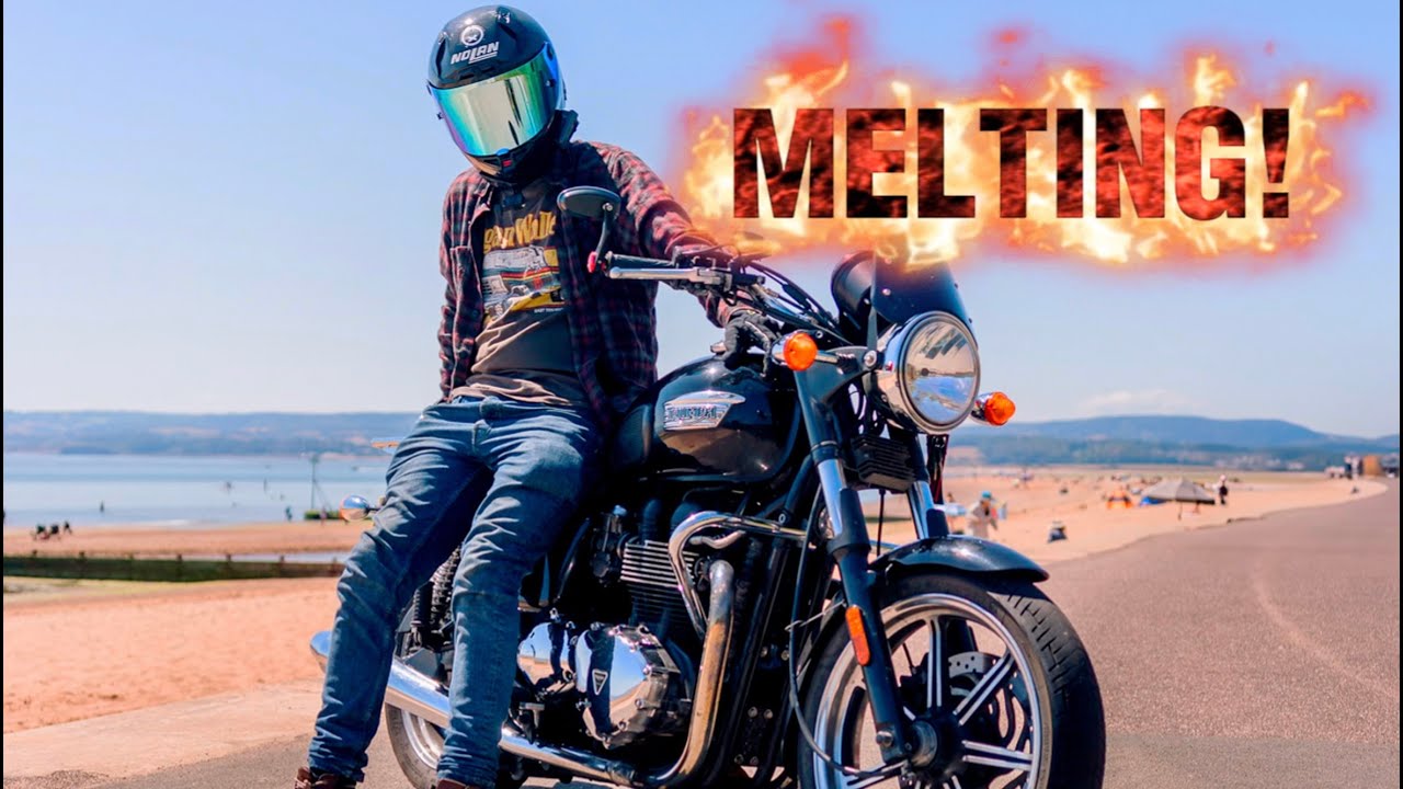 Group ride on my MT-125 to Exmouth. Big bikes join us!