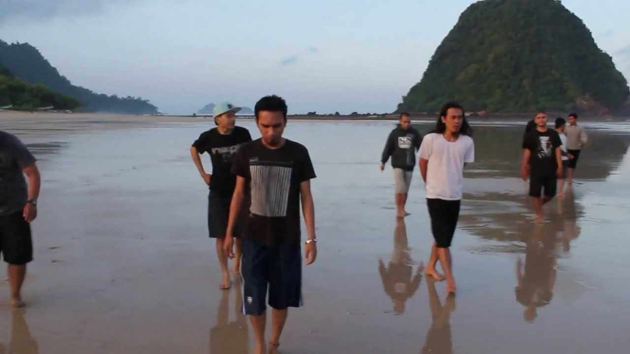 Pantai Pulau Merah (Red Island) Banyuwangi