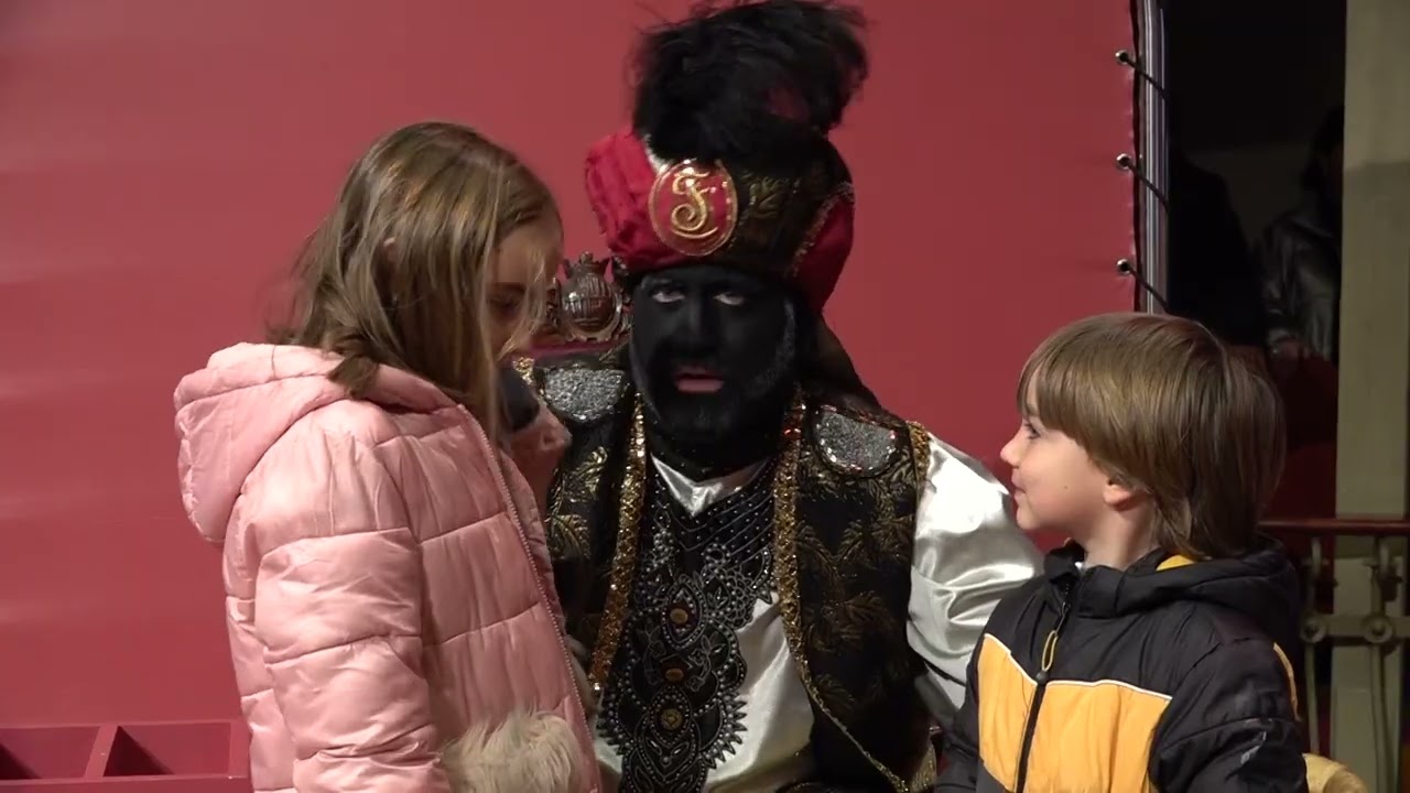 El Patge Faruk rep les cartes dels nens i nens d’Igualada per entregar-les als Reis d’Orient