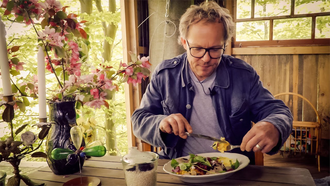 Søren Ejlersen laver signaturretter i Himmelkassen med vilde urter fra skoven