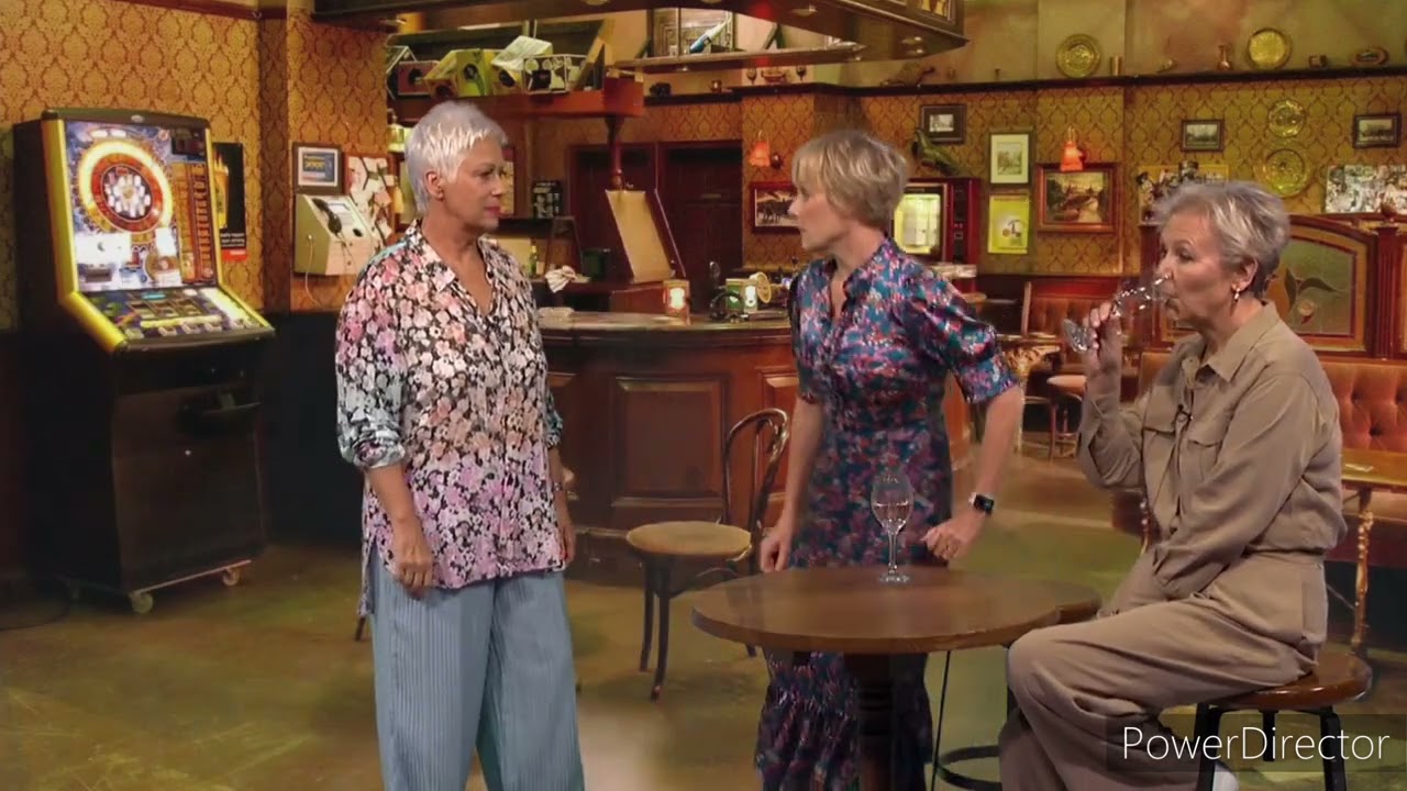 Sue Cleaver, Denise Welch&nbsp;& Sally Dynevor Reunite For Loose Women's Special Corrie Sketch (15824)
