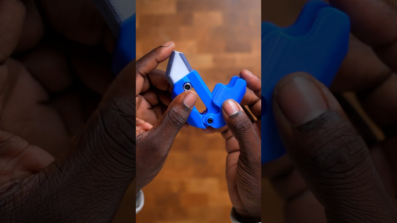 It&rsquo;s So Small In My Hands | KNIFE