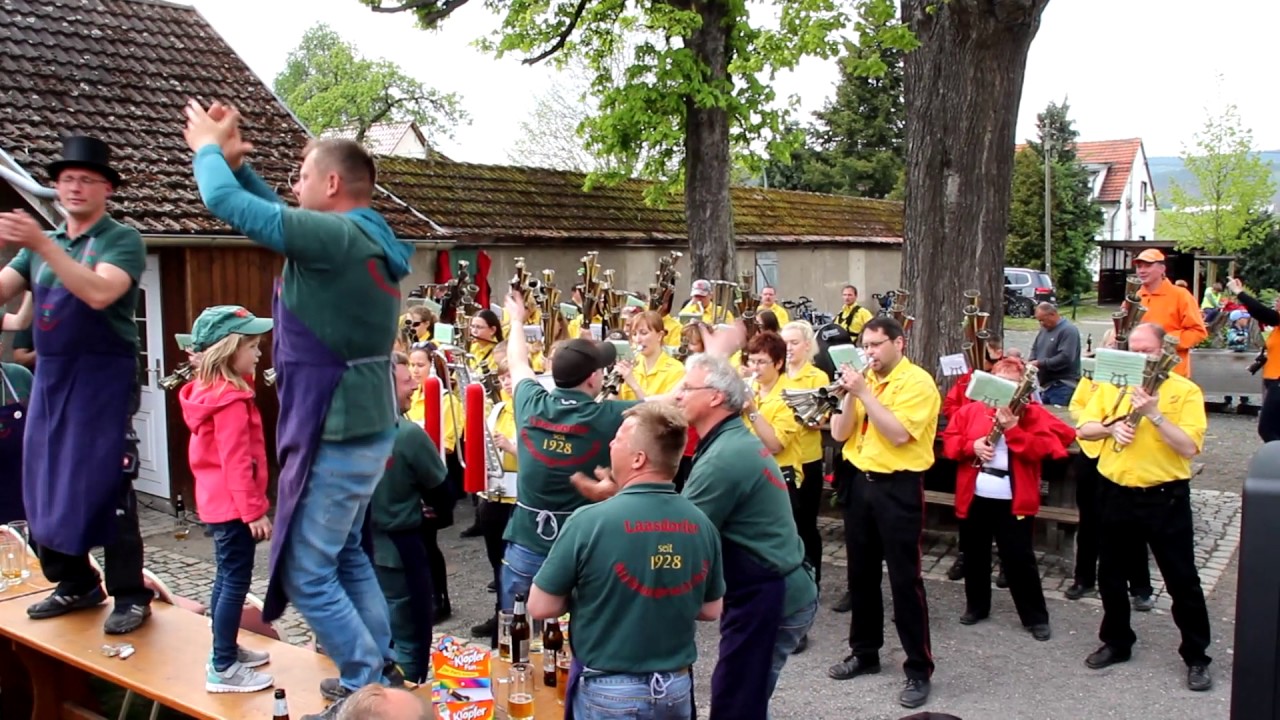 Die immer lacht - Maibaumsetzen Laasdorf I 2017 Schalmeienkapelle Rüdersdorf