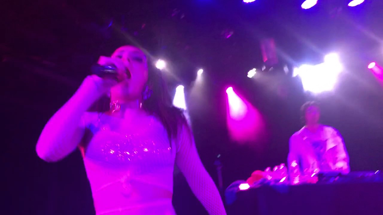 Charli XCX - Drugs LIVE 4/12/17