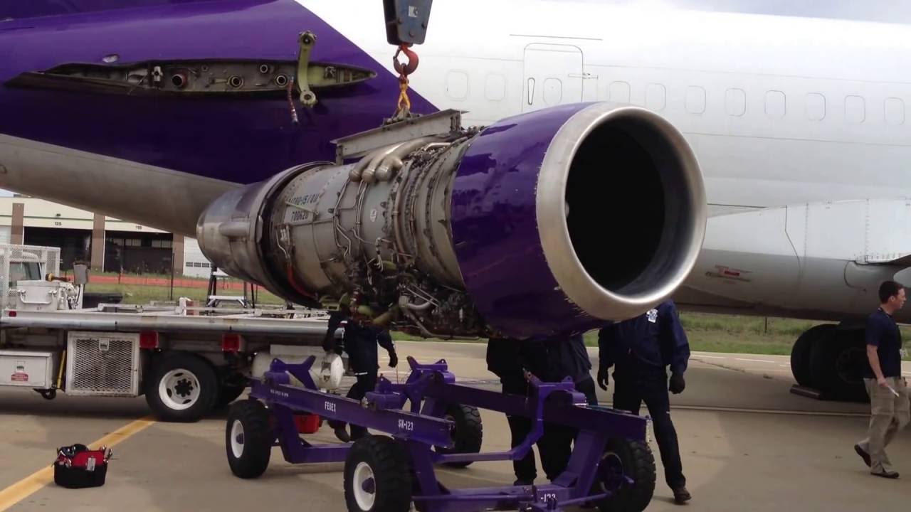 FedEx Boeing 727 JT8D Jet Engine Removal