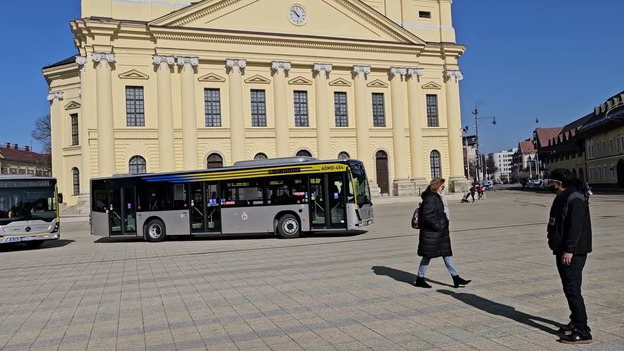 Megérkeztek az új Mercedes buszok Debrecenbe