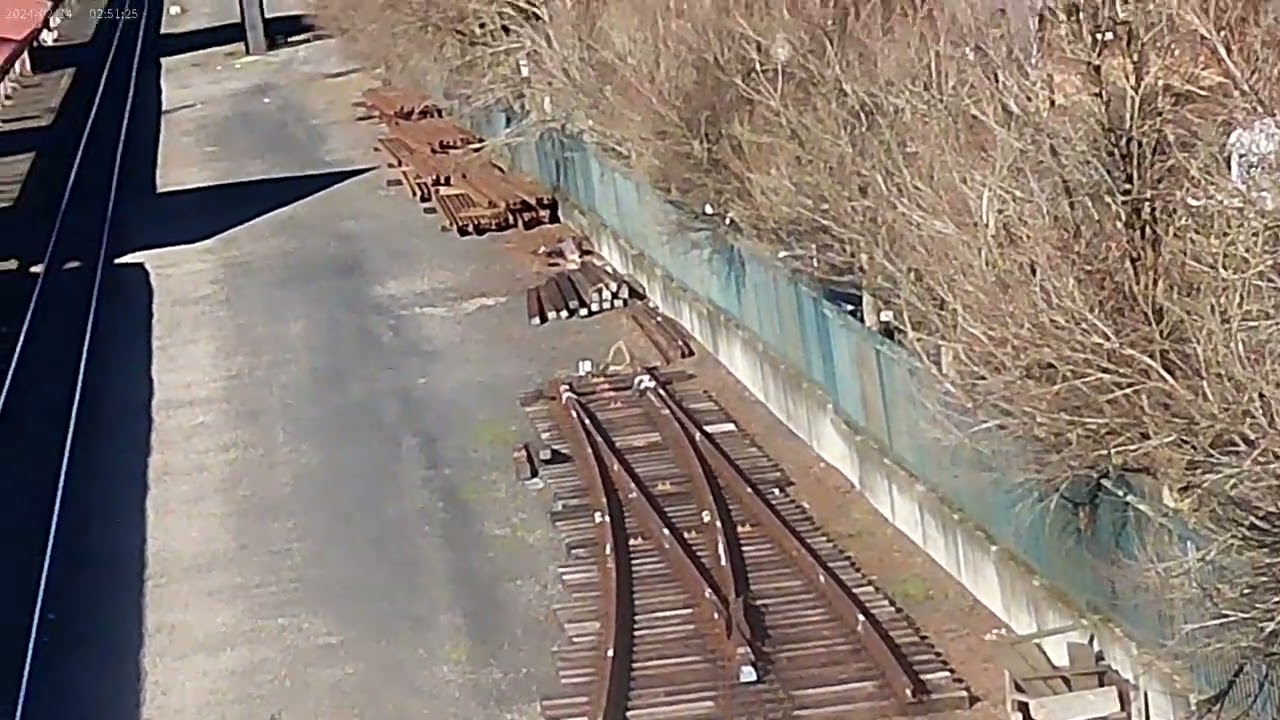 Panning the area around a pedestrian overpass near Union Station in Portland Or 01-15-2026 !!!!!!!!!