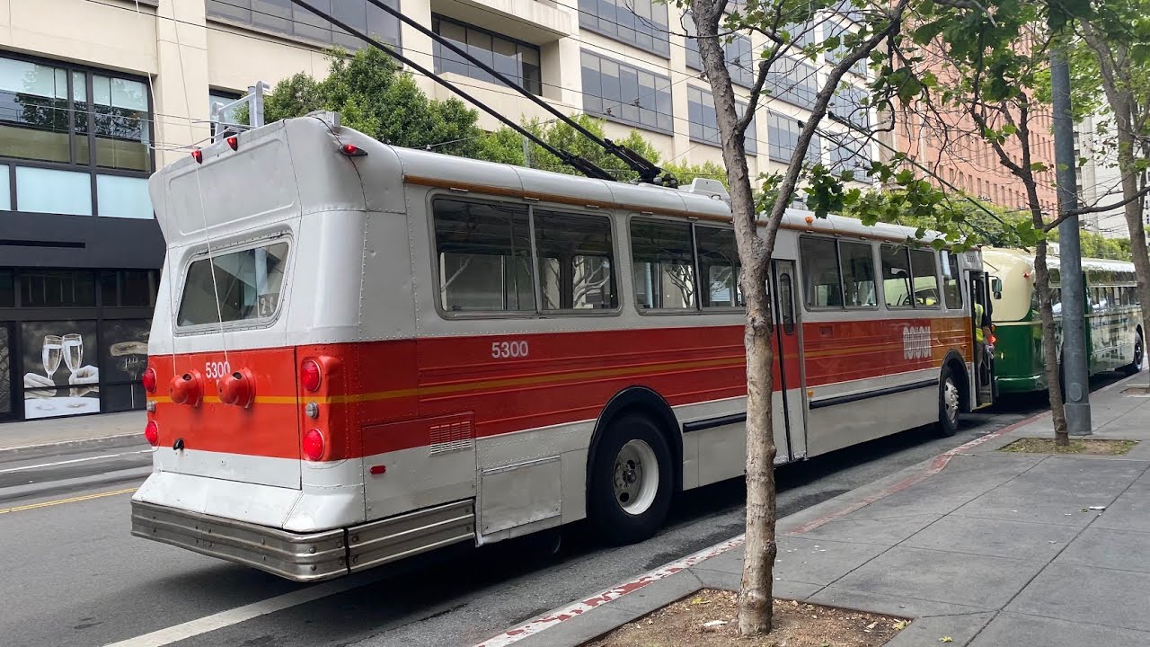 (Heritage Bus!) SF Muni Flyer E800 No.5300 on Muni Heritage Day