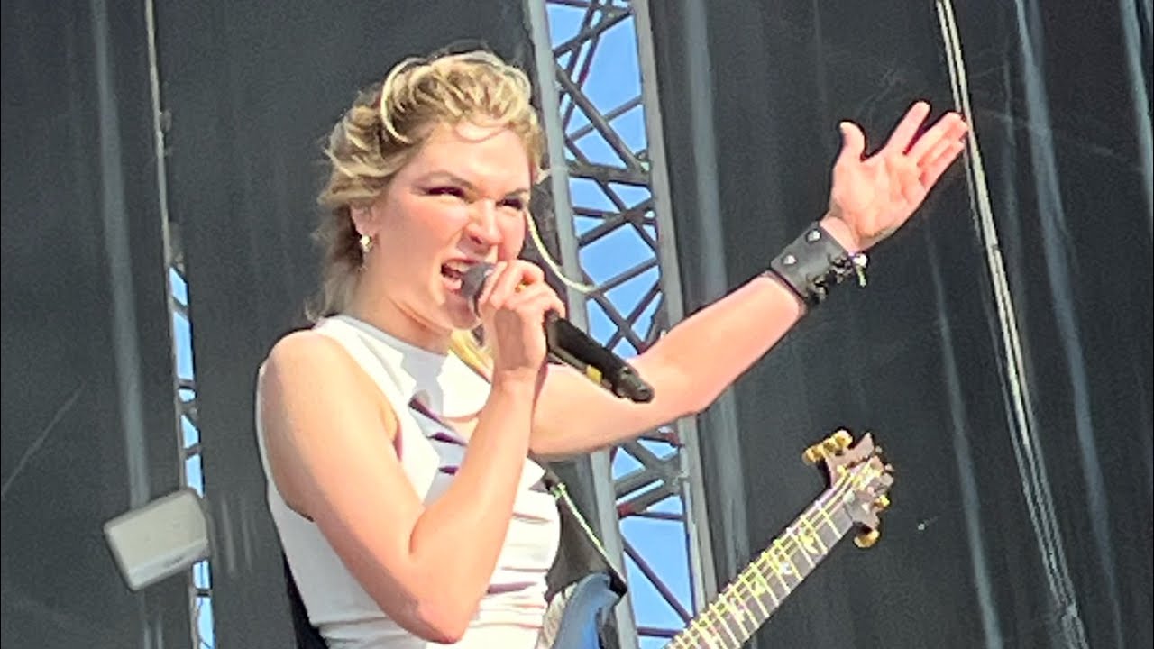THE WARNING QUEEN OF THE MURDER SCENE LIVE in rock fest. Barcelona, July 7th 2024.