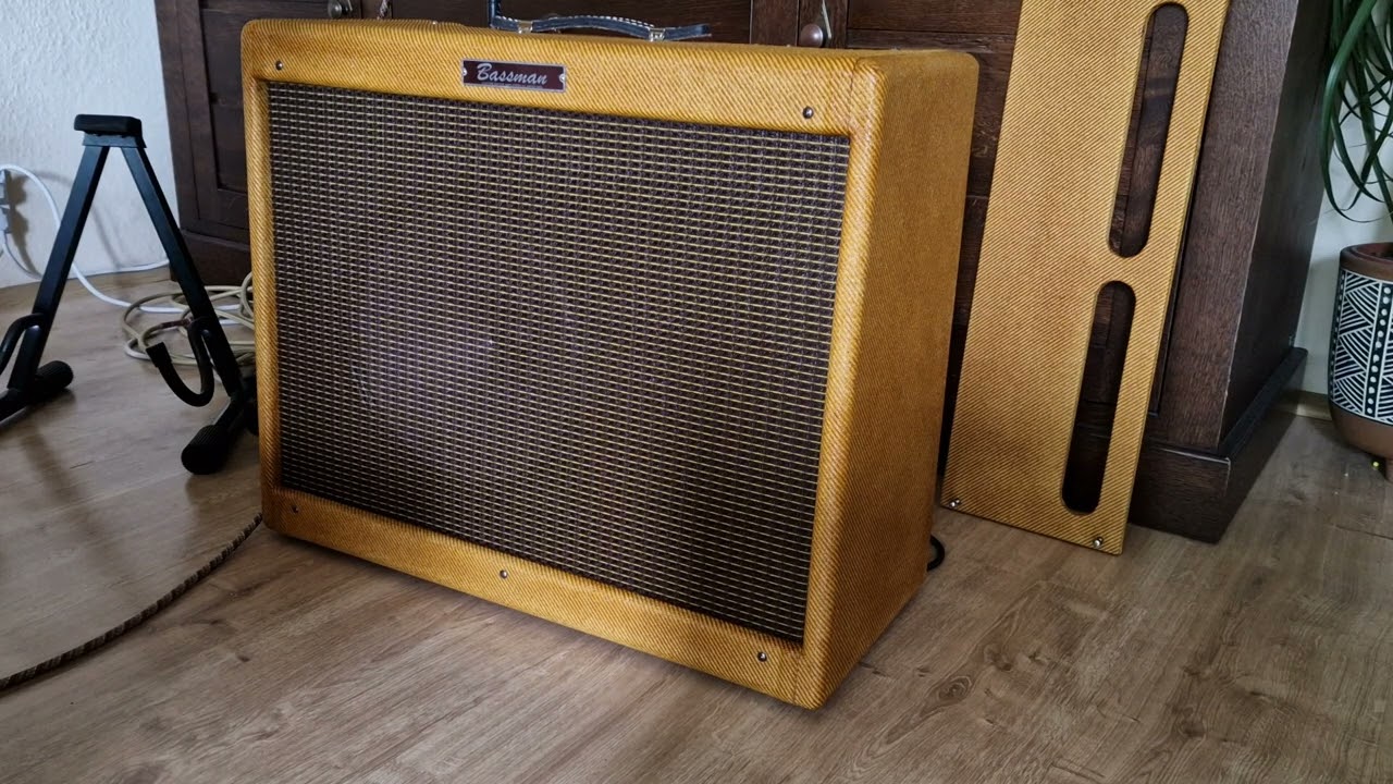 Bassman 5f6a clone in 1x12 cabinet, inside look